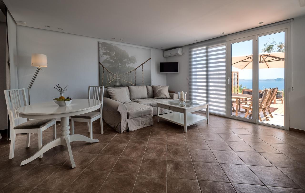 The Infinity 180 Luxury Suites Milia Buitenkant foto